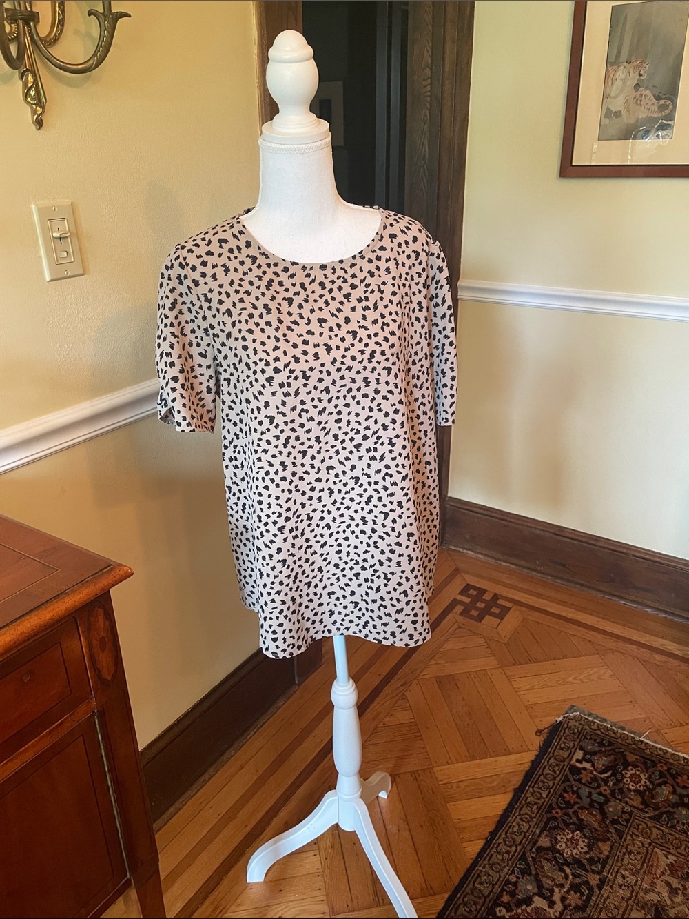 Women's Short Sleeve Animal Spot Tee in Beige and Black